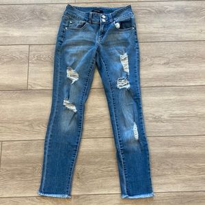 REFUGE CROPPED DISTRESSED JEAN SIZE 2